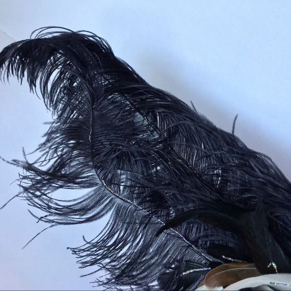 handmade feathered masquerade mask • - Picture 5 of 5
